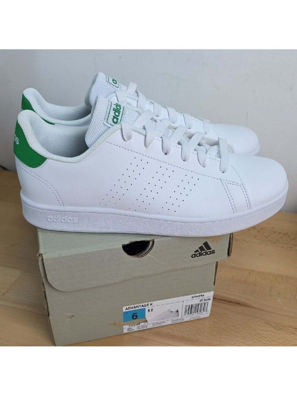 Adidas Advantage White with Green Detail US 6 Kids